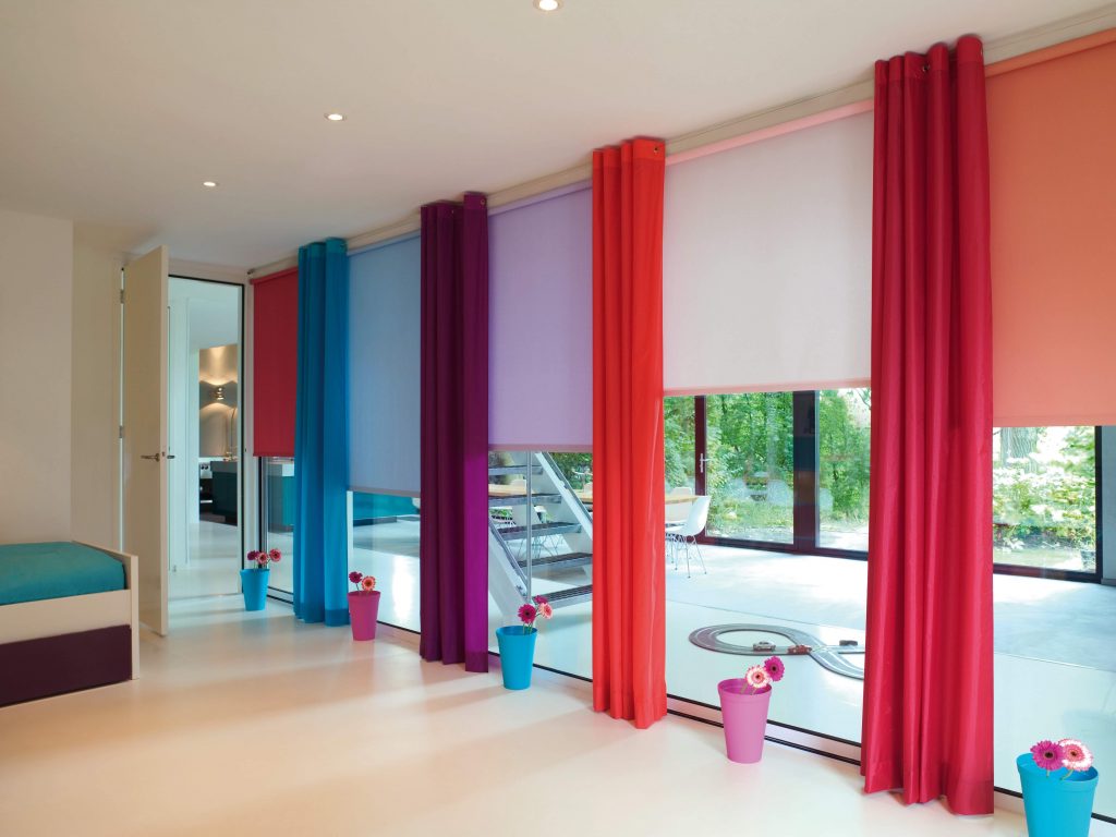 Zonnelux rolgordijn woonkamer sfeer energiebesparing isolerende raamdecoratie